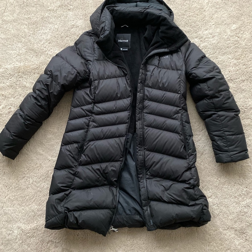 Marmot heavy parka. Mid-thigh length